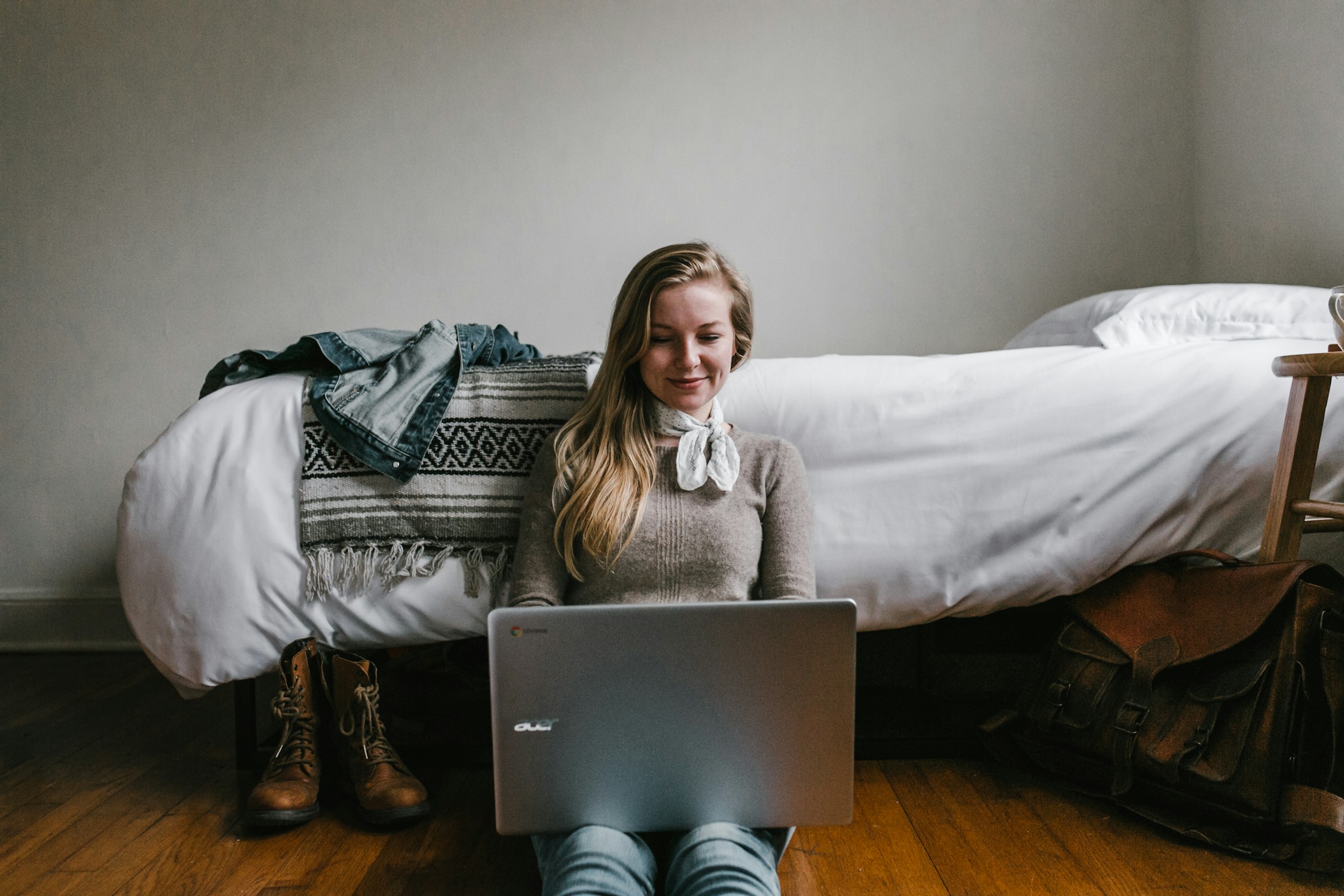 woman in her room working - Shortly AI