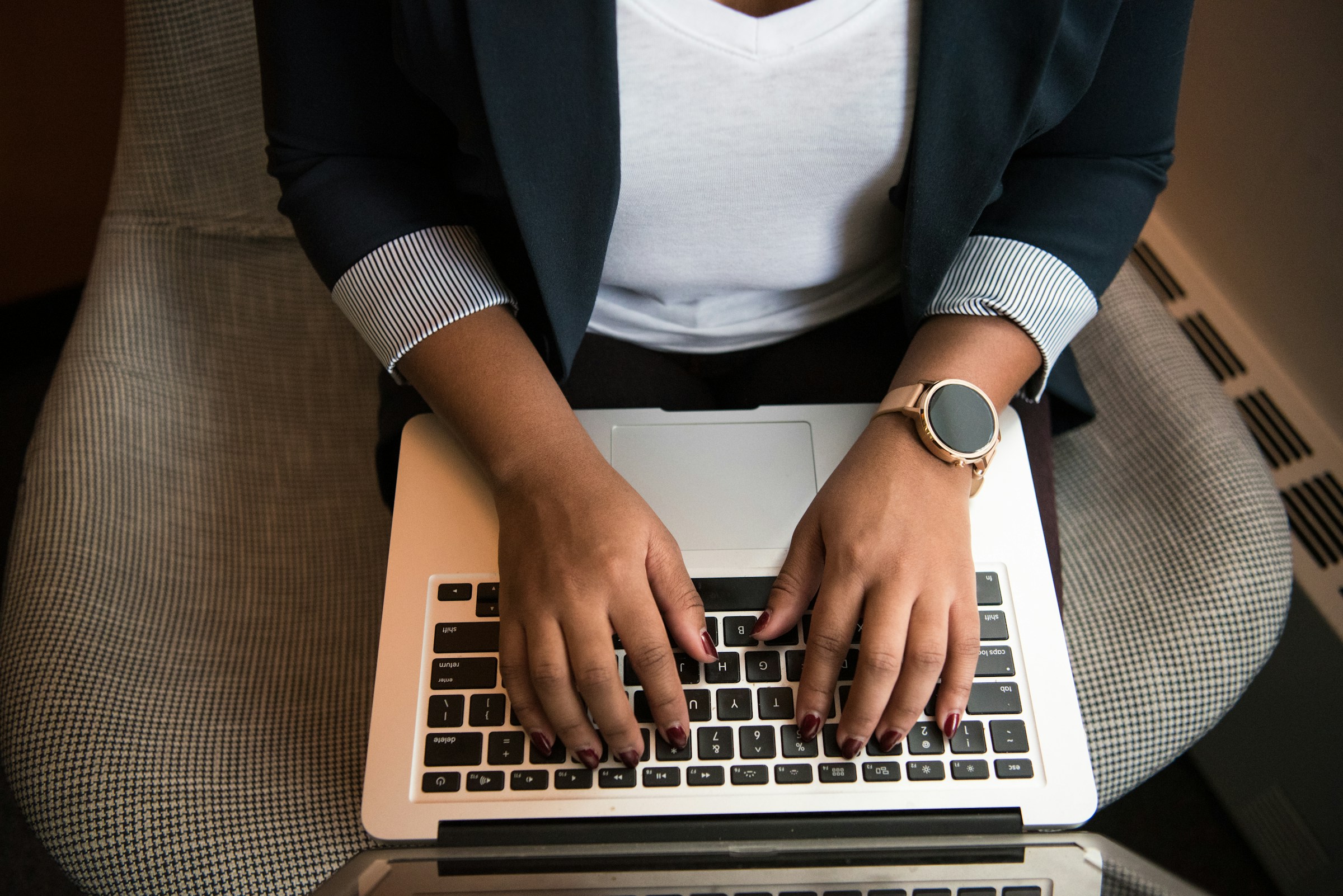 woman typing on laptop - Automated Blogging 