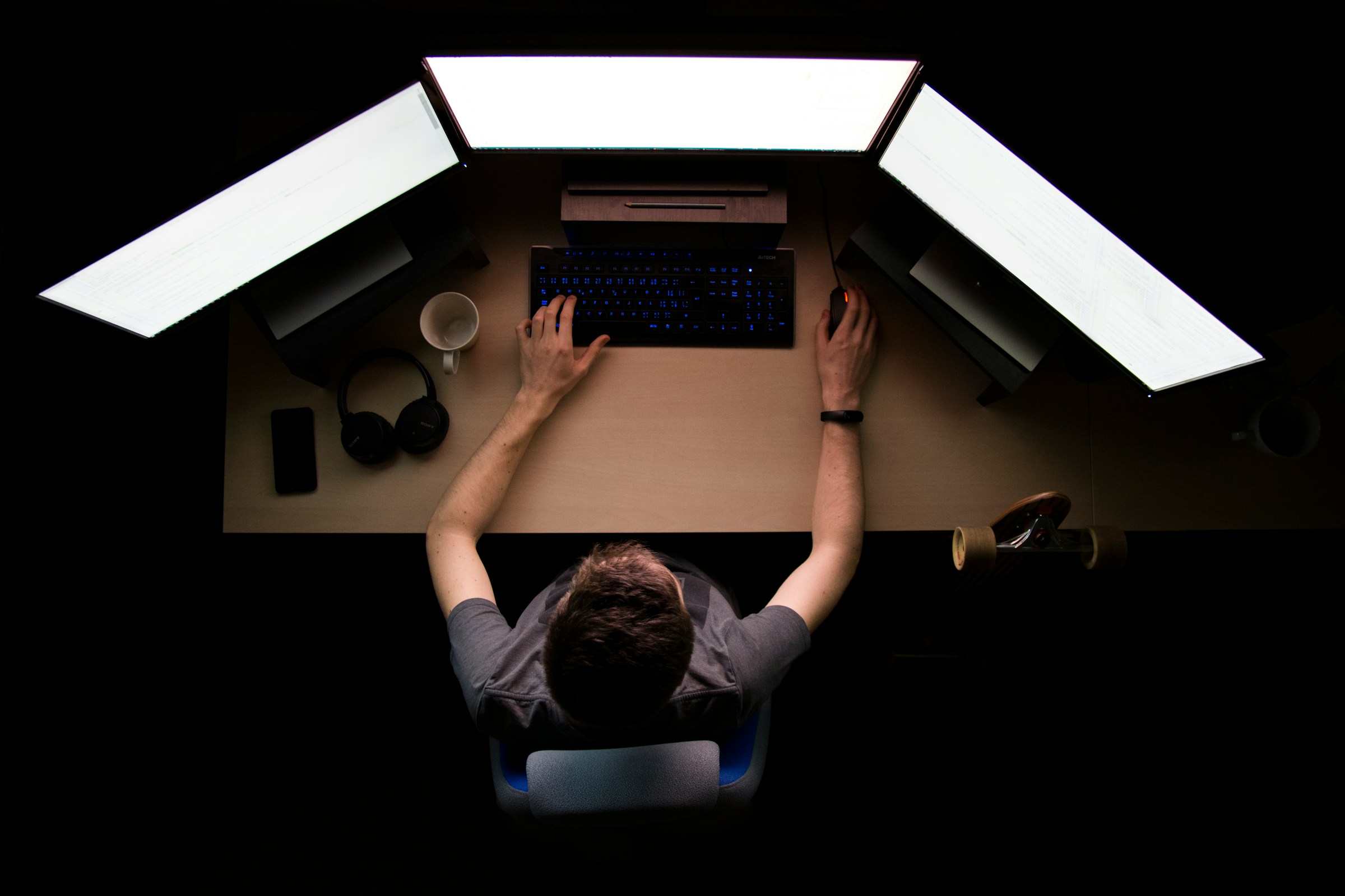 man infront of his desk - Surfer SEO Alternatives